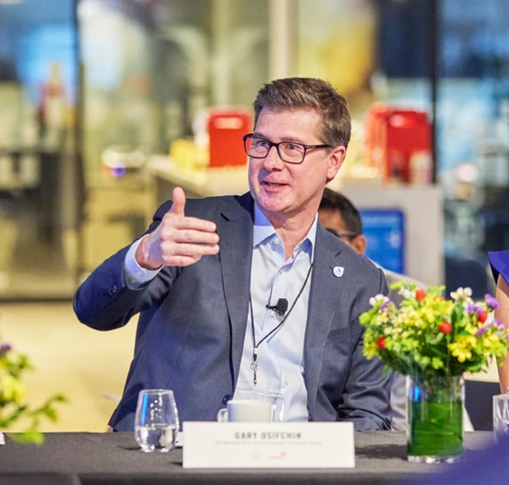 Gary Osifchin speaking on a leadership panel